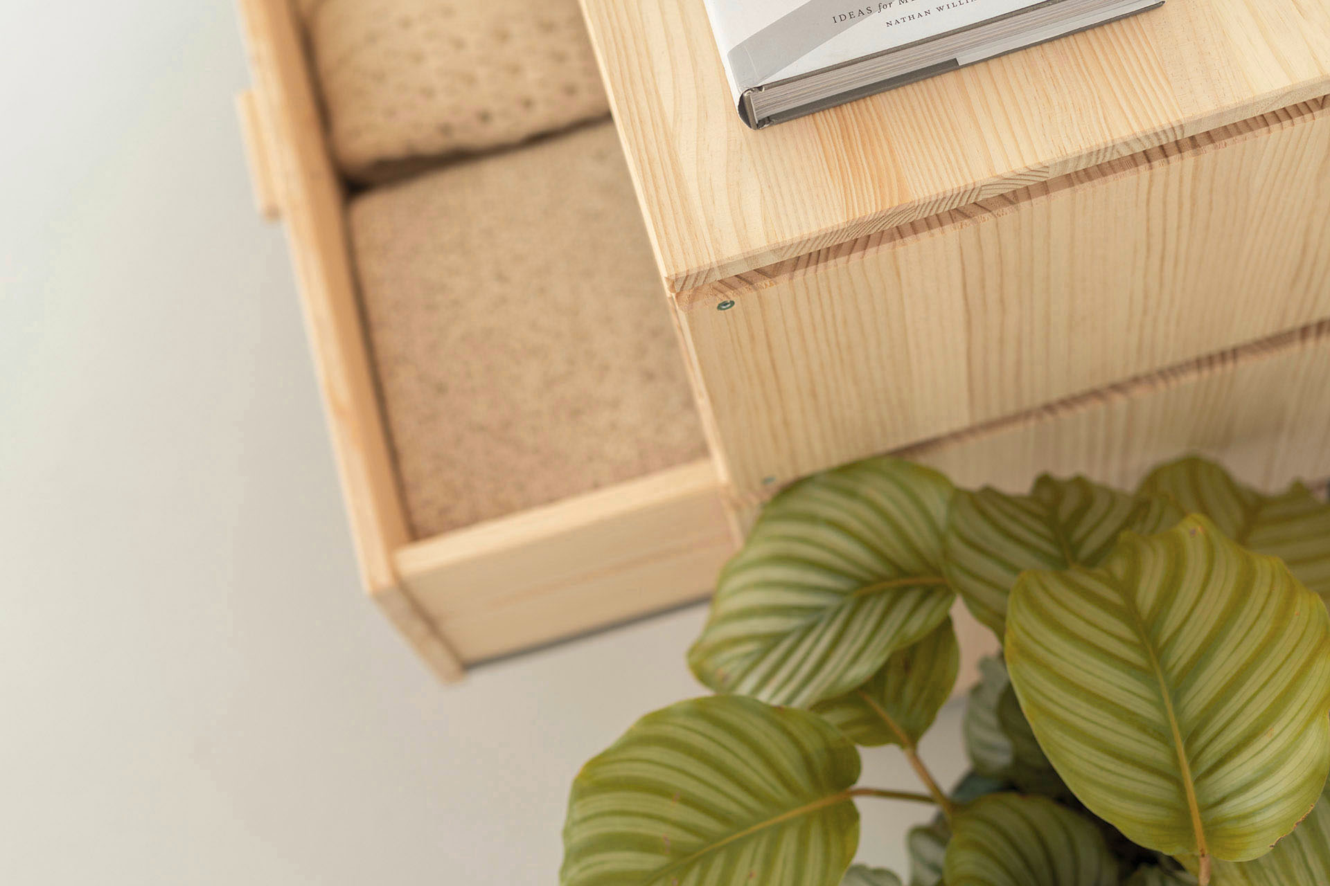 Imagen de ambiente 3 para:Cajonera de madera maciza natural